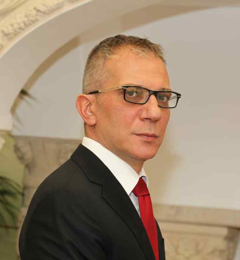 Cade primul cap după scandalul EximBank