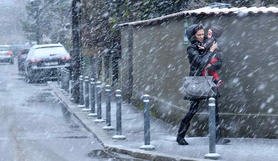 Informare meteo de ninsori și viscol