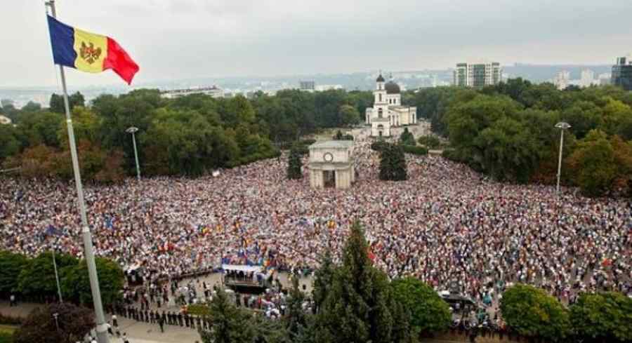 București-Chișinău, două crize politice în oglindă