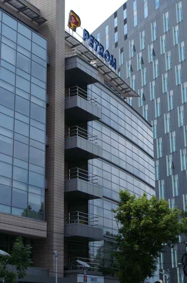 Petrolul ieftin doboară profitul OMV Petrom