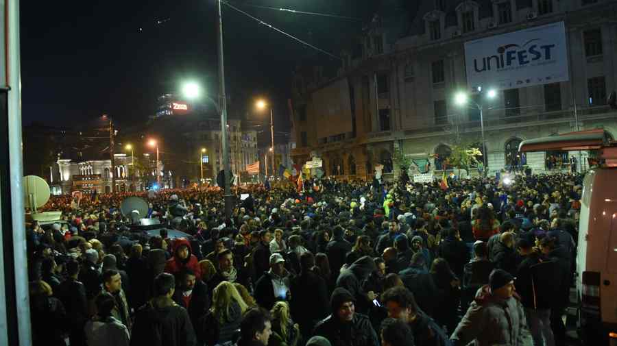 Dialog în stradă și nu la Cotroceni