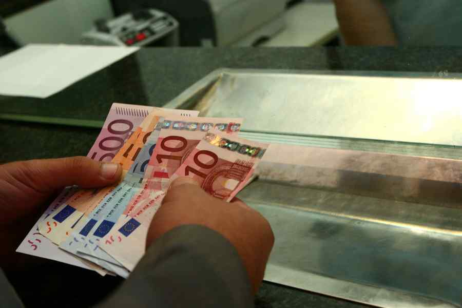 Bani pentru refugiați de la echipe europene de top