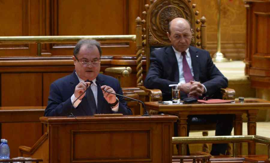 Când Băsescu delirează, Blaga are frisoane