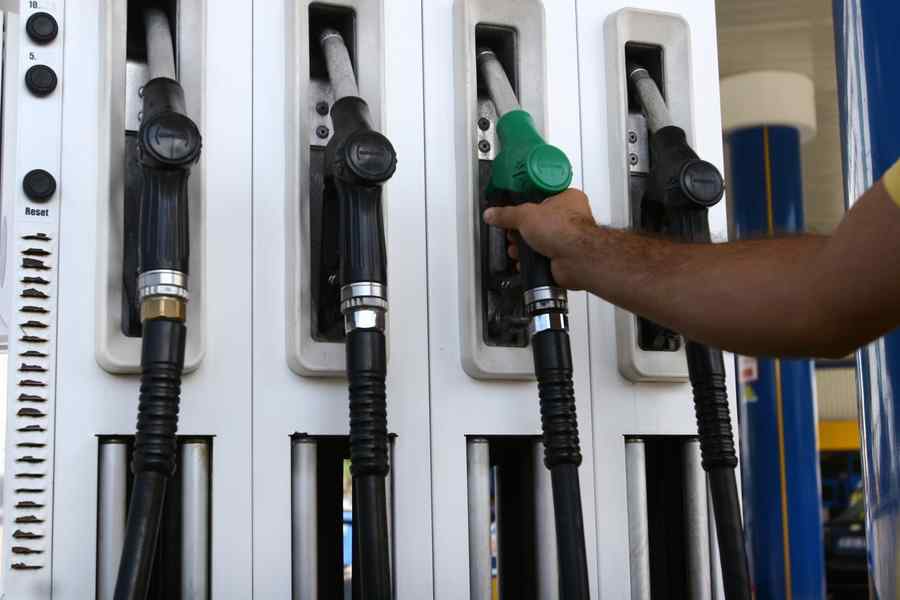 Transportatorii rutieri solicită eliminarea supraaccizei la carburanţi