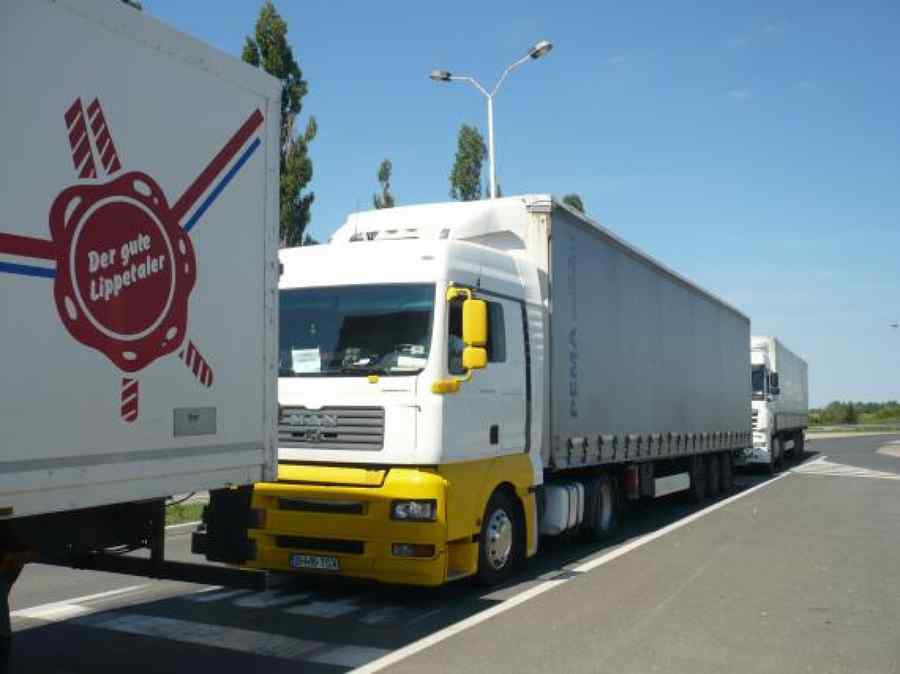 Autovehiculele de marfă și produsele croate, interzise în Serbia