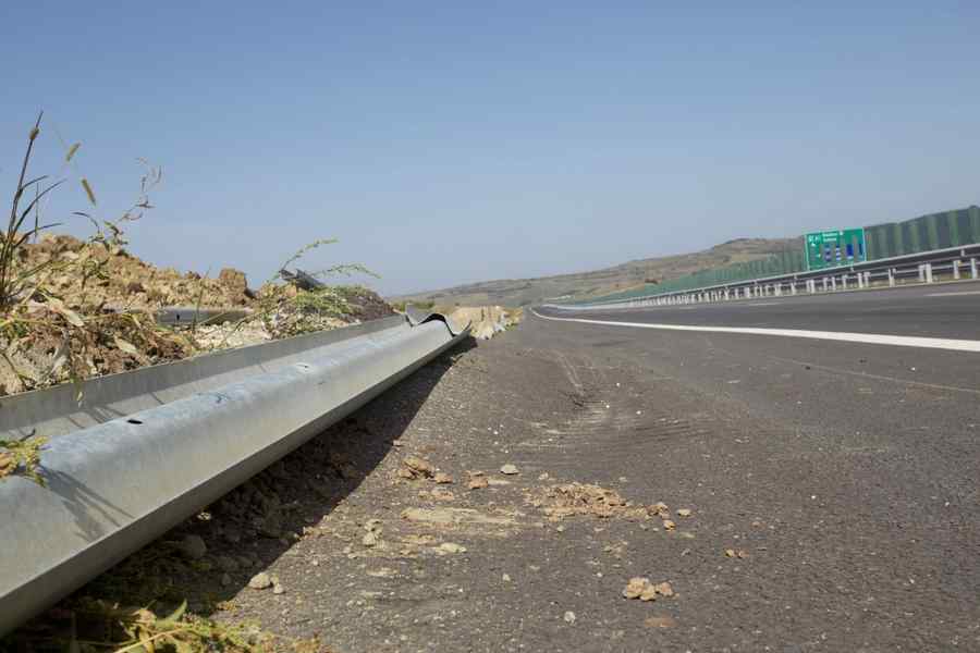 Cum poate arăta o autostradă la doar nouă luni de la inaugurare