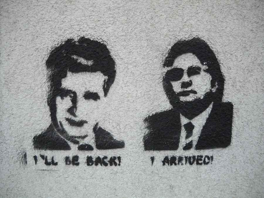 Primarul narcisist, satirizat pe zidurile orașului