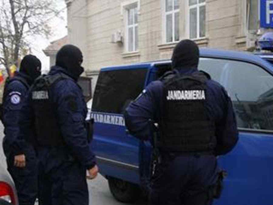 Peste 30 de percheziții au loc în București și trei județe