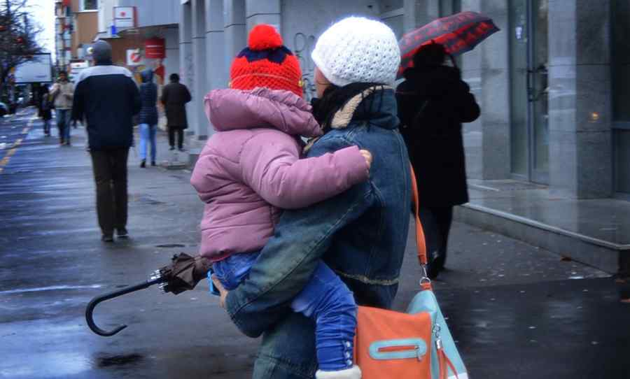 Cod galben de ploi în șapte județe și București
