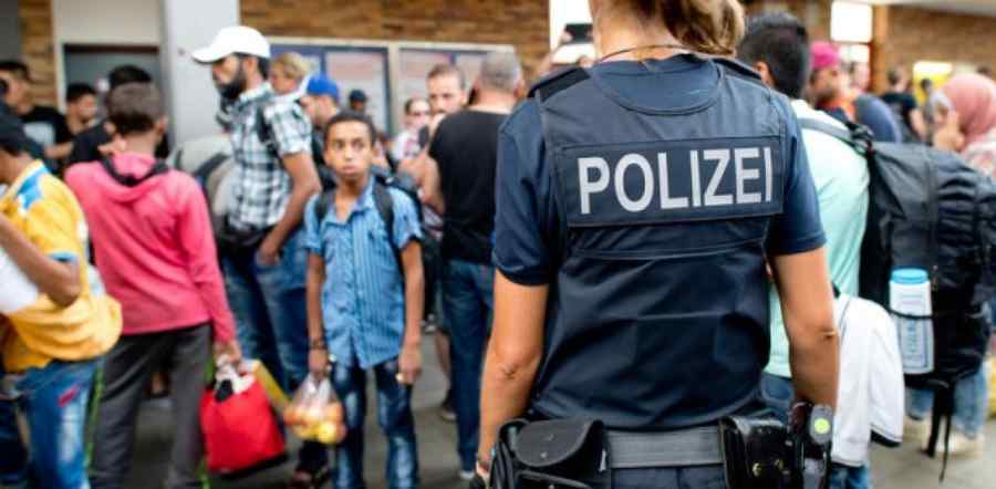 Ministru austriac: afganii și sirienii, aduși oricum în România