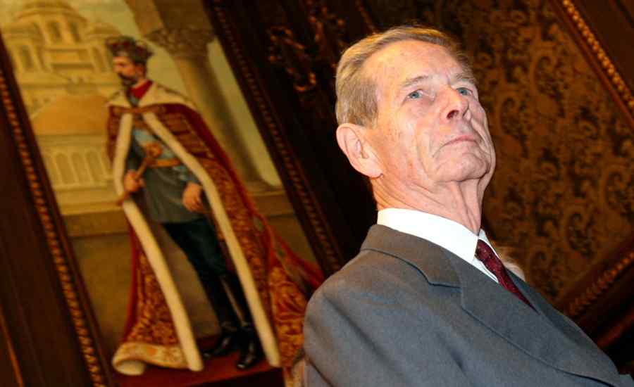 Maimuțele se agață de Rege