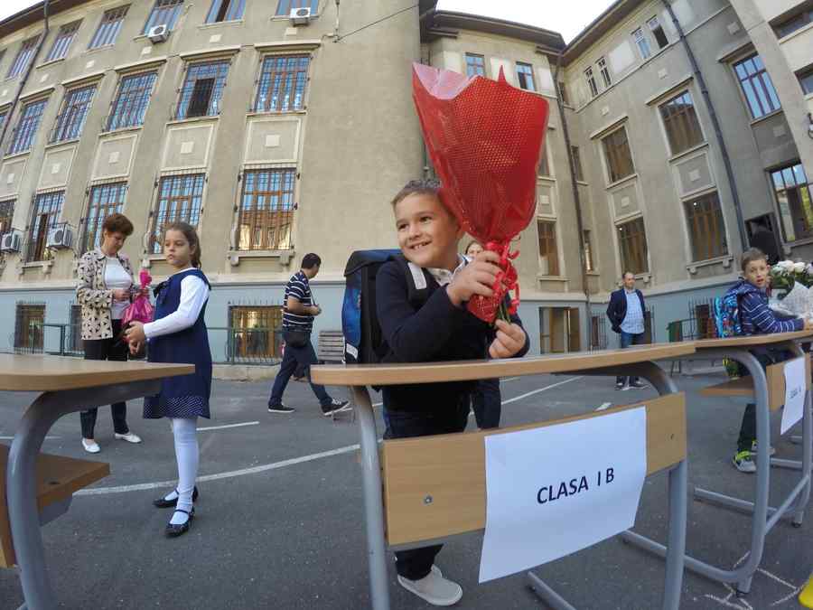 Iohannis și Ponta, urări pentru elevi