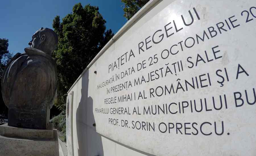 Oprescu, fără decorația regală, dar alături de Rege pe monument (foto)
