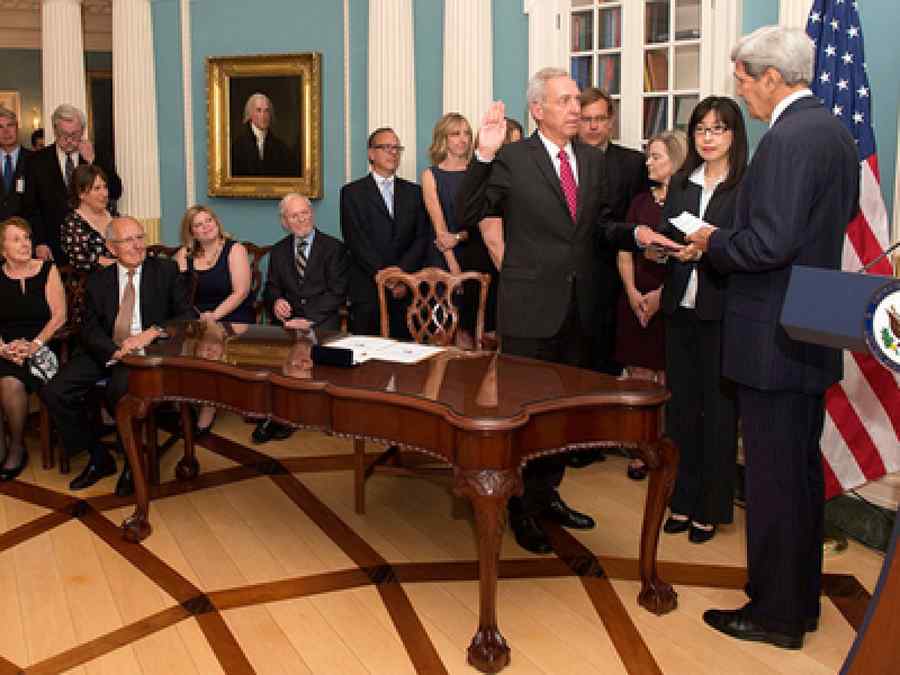 Noul ambasador american în România a depus jurământul