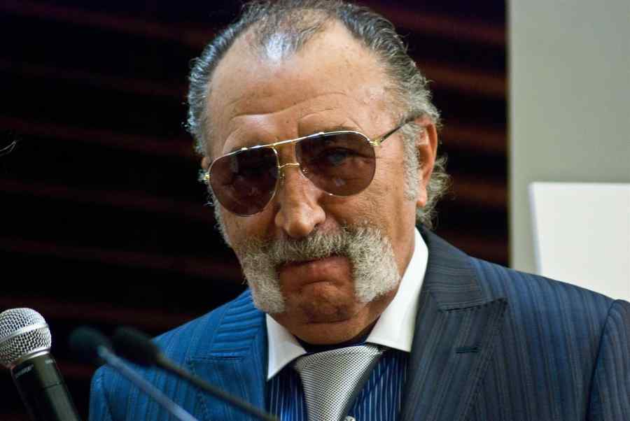 În apărarea lui Oprea, UNPR îi scoate la înaintare pe Țiriac și pe Năstase