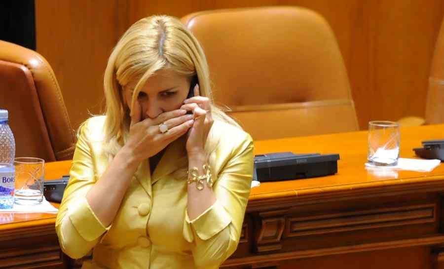 Udrea: Toţi cei care reprezintă ceva în politică azi vor fi fie şantajaţi să plece acasă, fie arestaţi