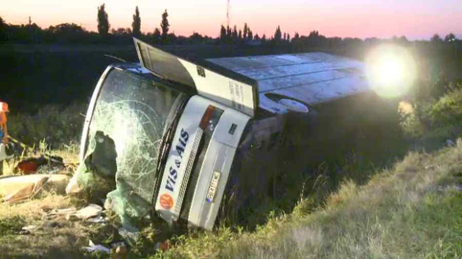 Autocar cu ucraineni, răsturnat pe Autostrada Soarelui (Video)