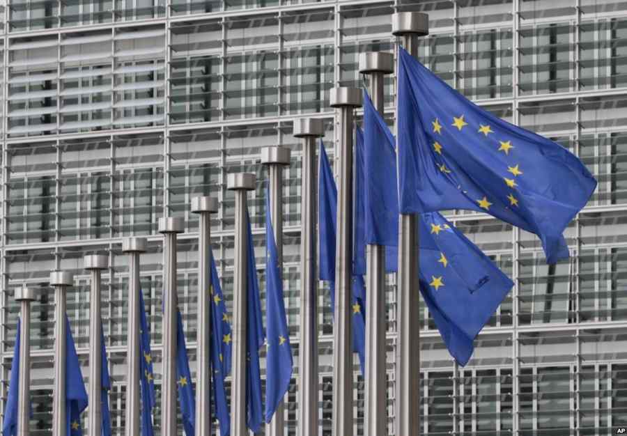 UE a anulat sancţiunile impuse faţă de doi producători petrolieri din Iran