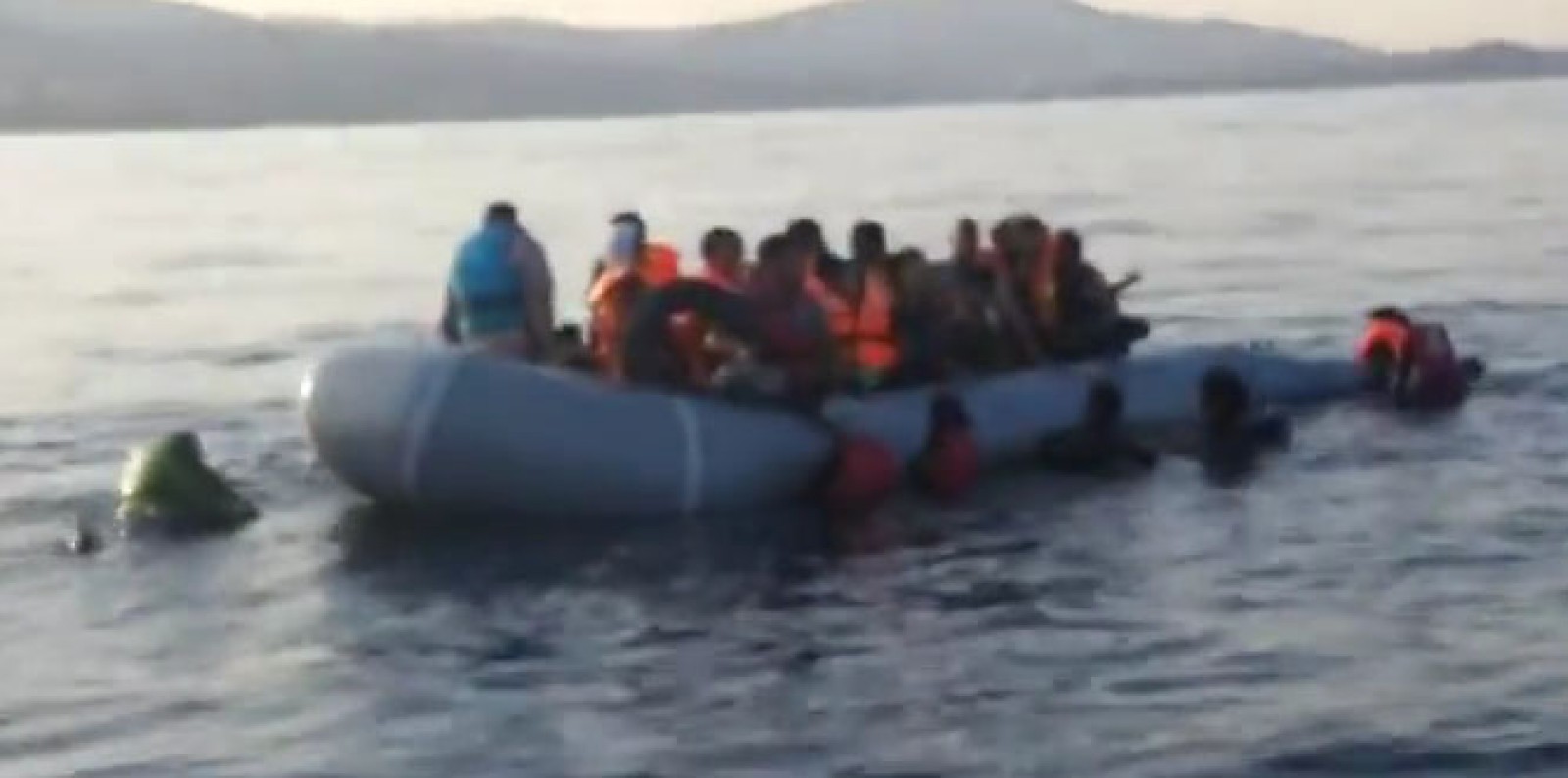 Paza de Coastă din Grecia, acuzată că a scufundat intenţionat o barcă plină cu imigranţi