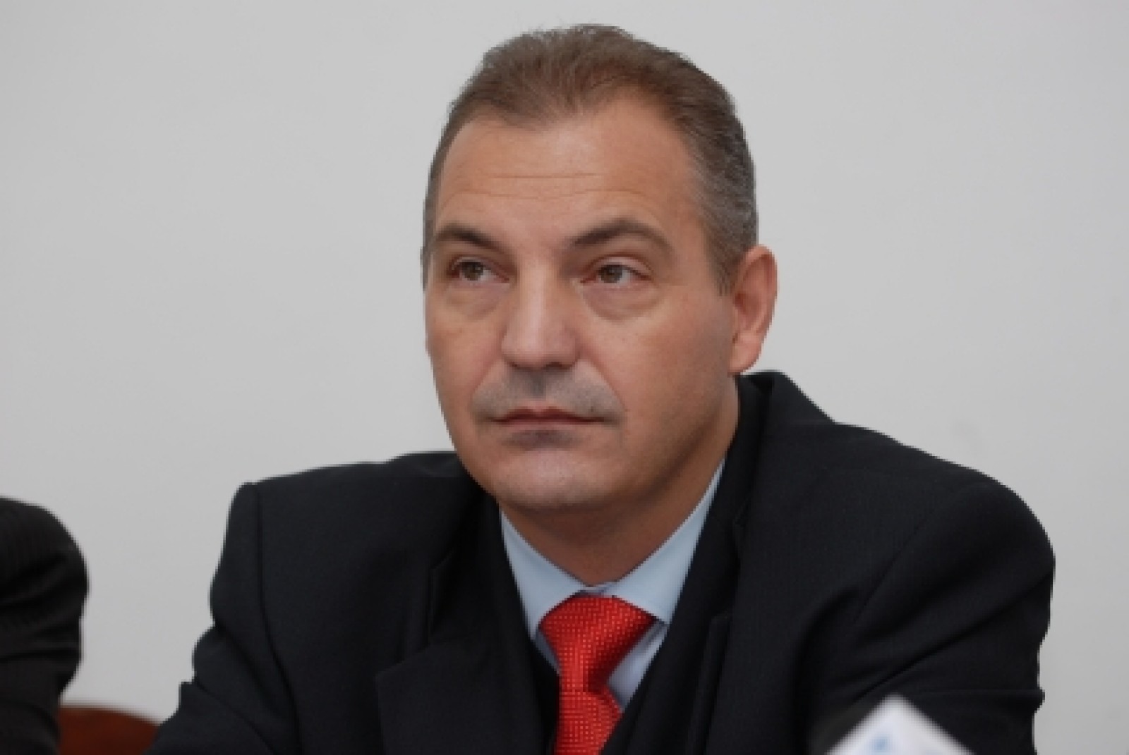 Probleme pentru doi dintre noii miniștri