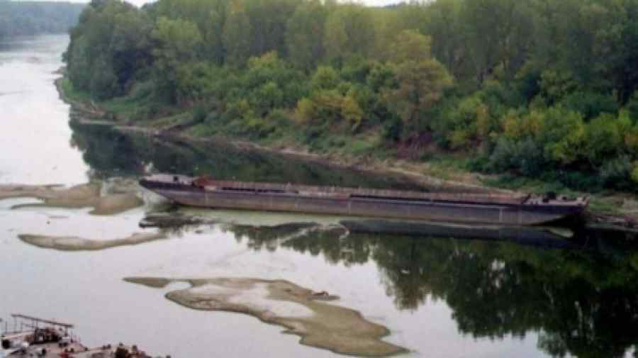 Nave blocate la Zimnicea