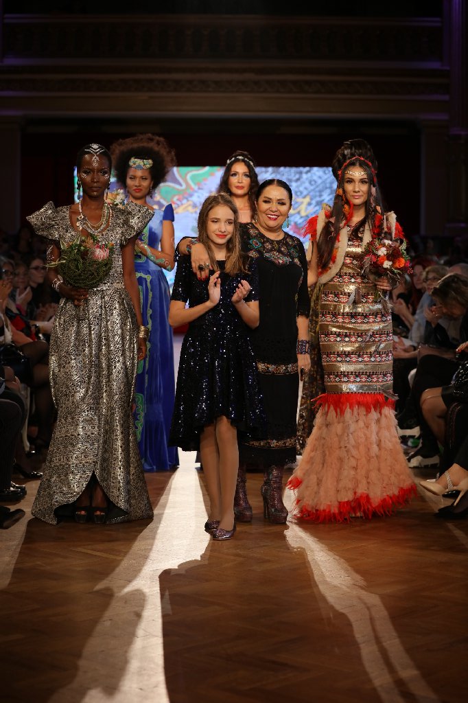 KUMBAYA by Liza Panait – o colecţie manifest, o călătorie iniţiatică, aplaudată la scenă deschisă