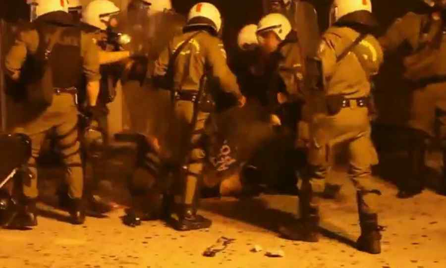 Peste 2.500 de imigranţi, închişi într-un stadion, după ce au protestat