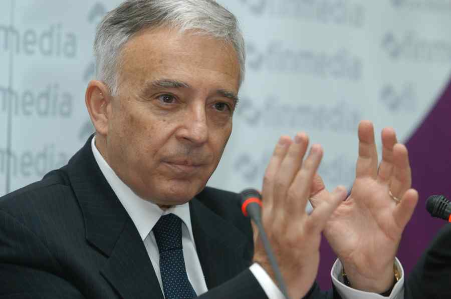 Macro Isărescu, micro suveranitate. Cum să guvernezi cu justiţia şi macroprudenţialitatea