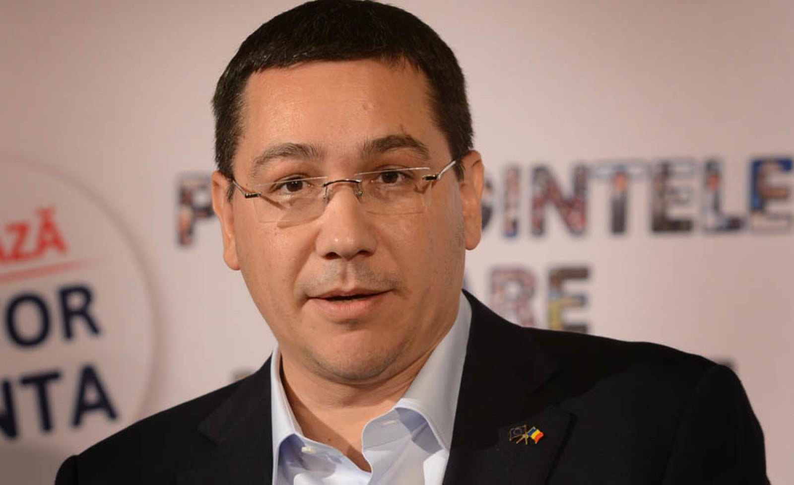 Radu Tudor: „Dle Ponta, vă retrageți din funcția de premier?”