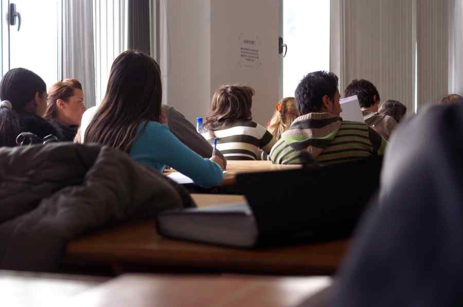 Activităţile politice ar putea fi interzise în campusurile universitare