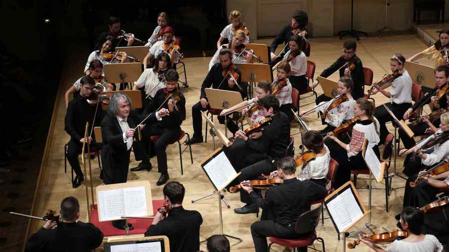 Aplauze şi public în picioare pentru „Romanian Sinfonietta” şi Horia Andreescu la Berlin