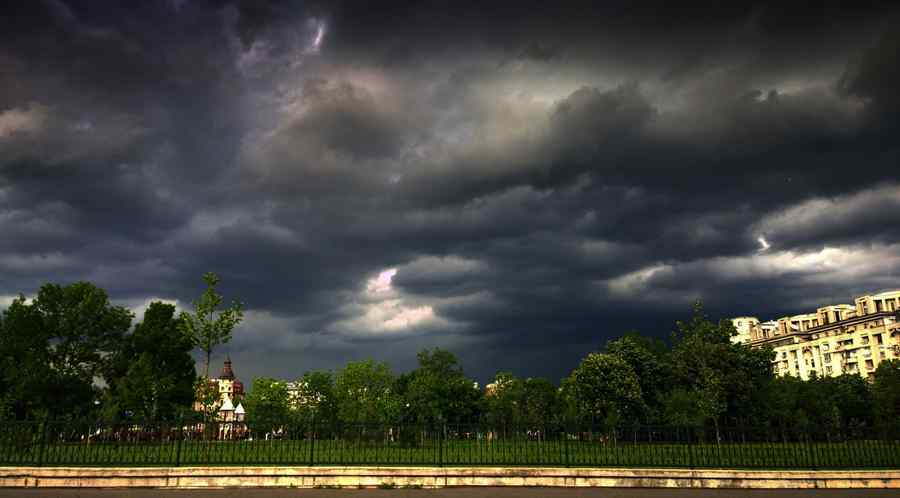 Cod galben de ploi în patru judeţe