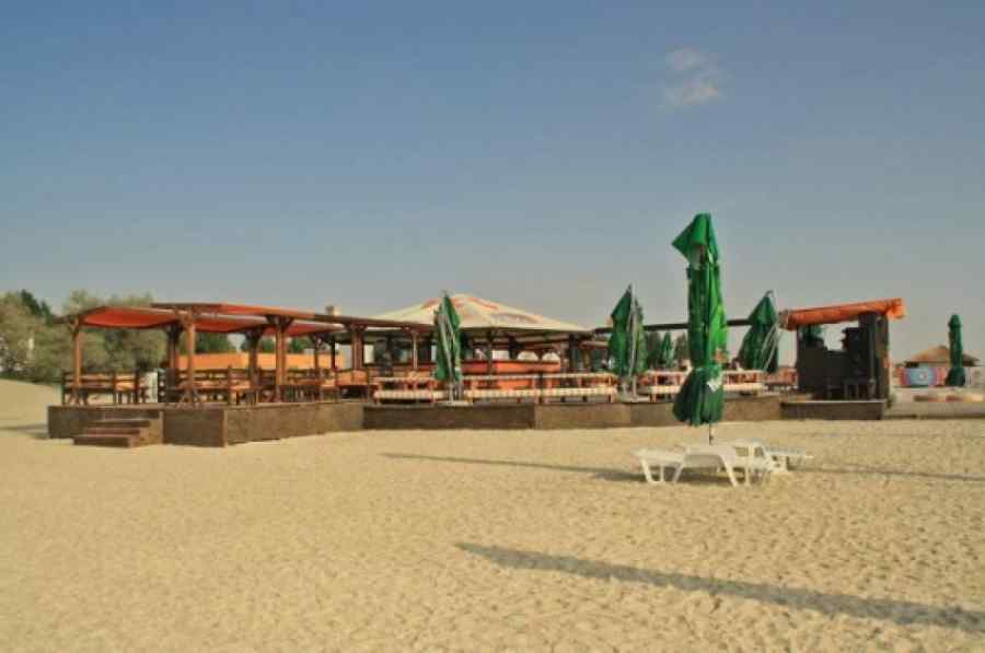 Polițist, lovit de un șofer pe plajă