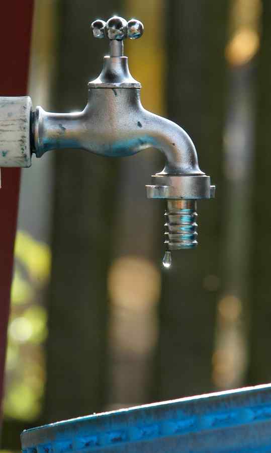 Apa caldă oprită în patru sectoare din Capitală