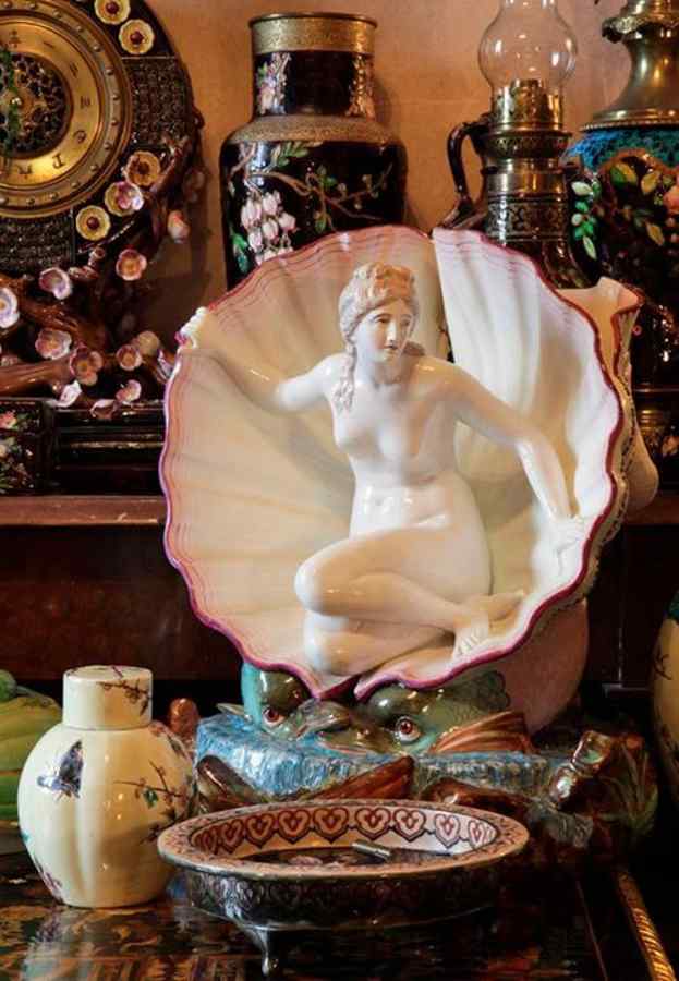 Renumita faianţă de Bordeaux, la licitaţie