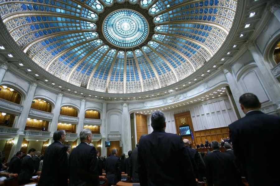 Criza imigranților mobilizează comisiile de Apărare din Parlament