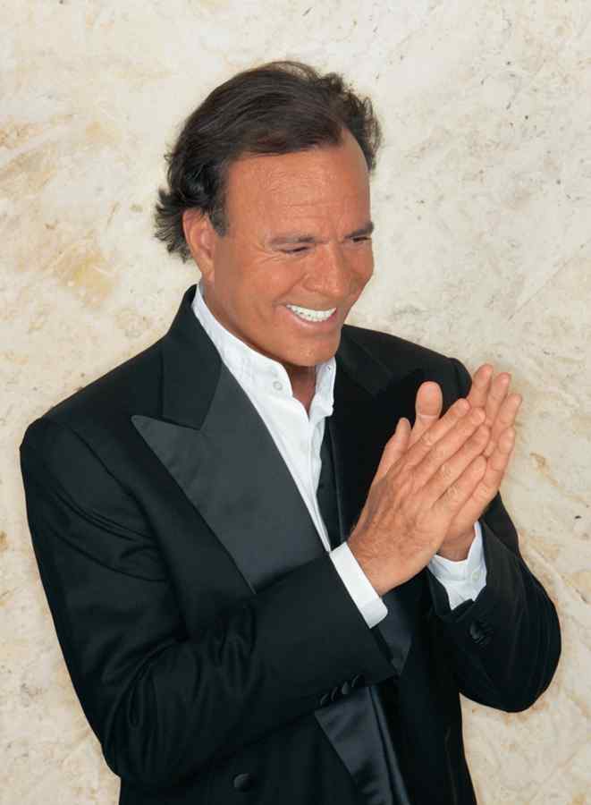 Julio Iglesias a lansat Fallaste Corazon