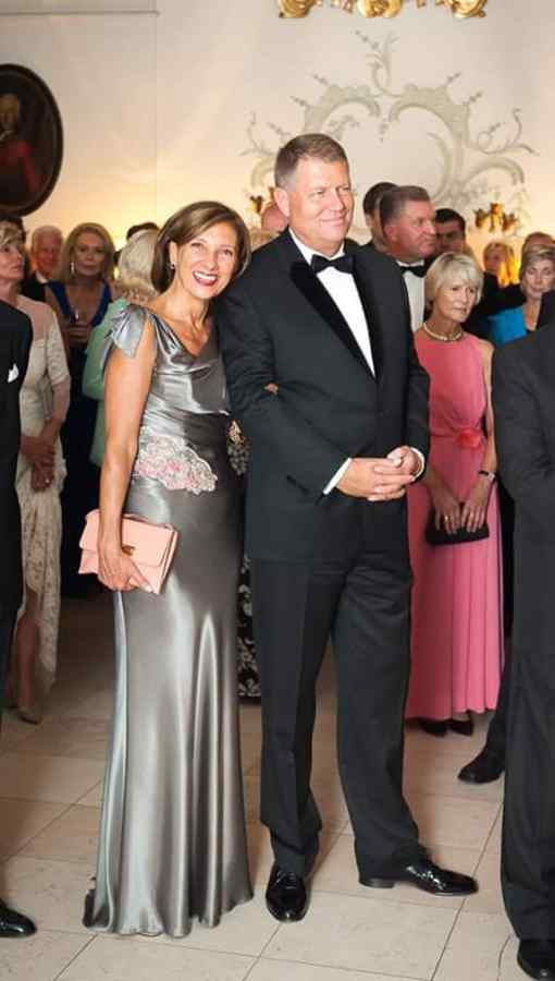 Iohannis, cu papion (Foto)