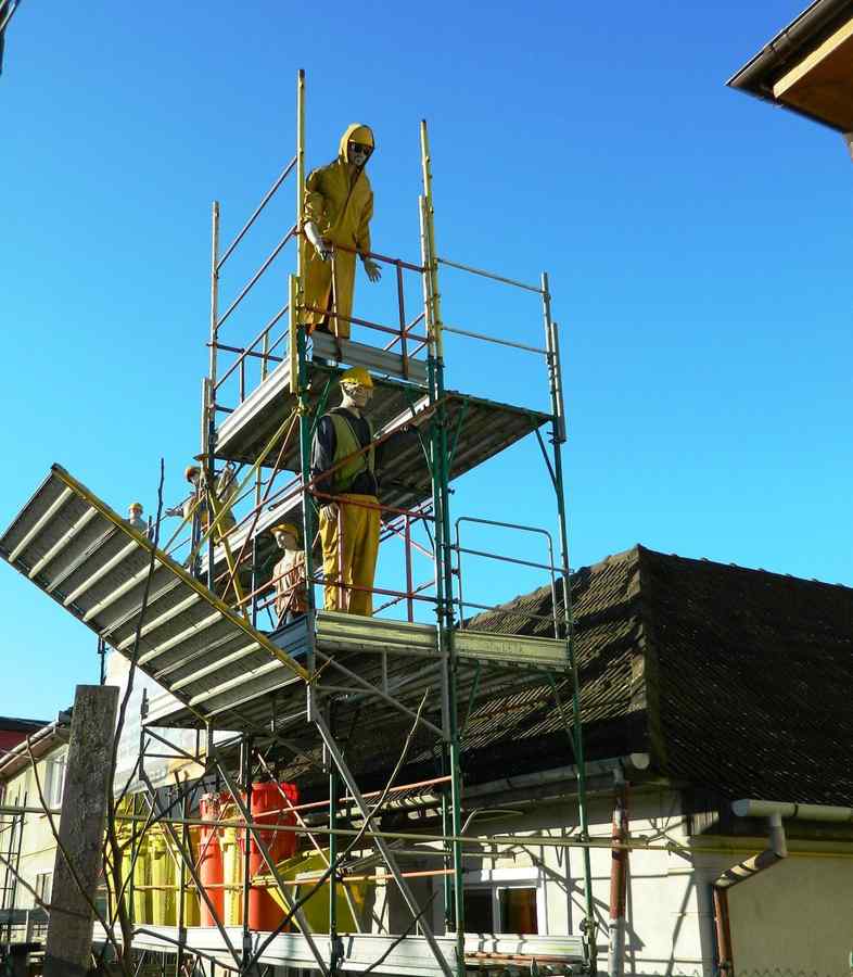 Angajatorii care nu au protejat lucrătorii în perioadele de caniculă, amendaţi
