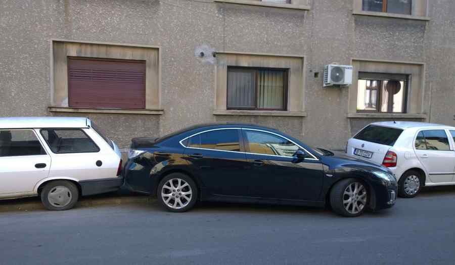 Parcare. Sau atunci când maşina pare mai mică decât e în realitate (foto)