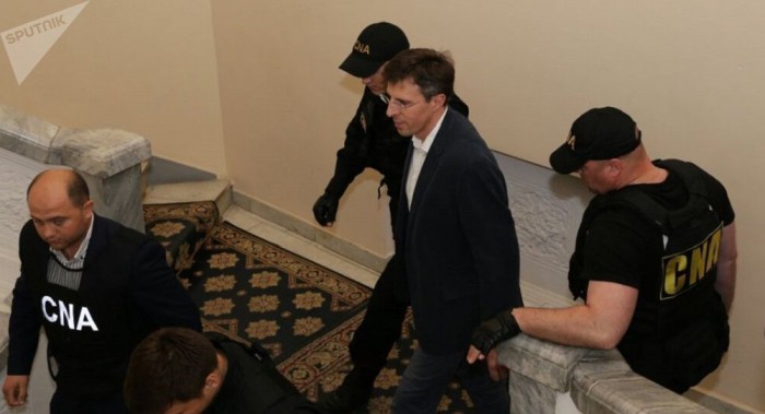 Chirtoacă nu dispare, Chirtoacă se transformă