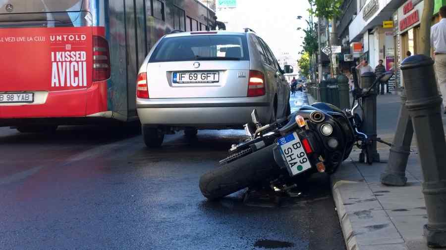 Accident de motocicletă pe Magheru (foto)