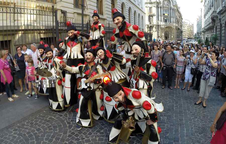 Teatrul a coborât în stradă. B-FIT 2015