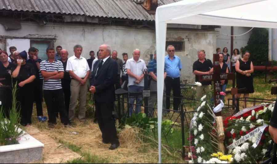 Baronul de Prahova, cu poezia la o înmormântare (Video)