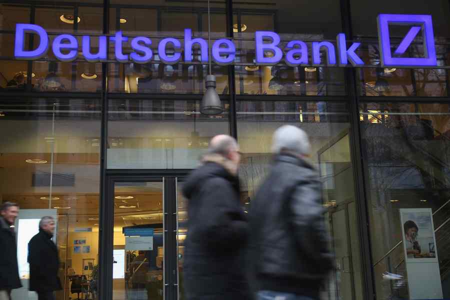 Cine este noul director general de la Deutsche Bank