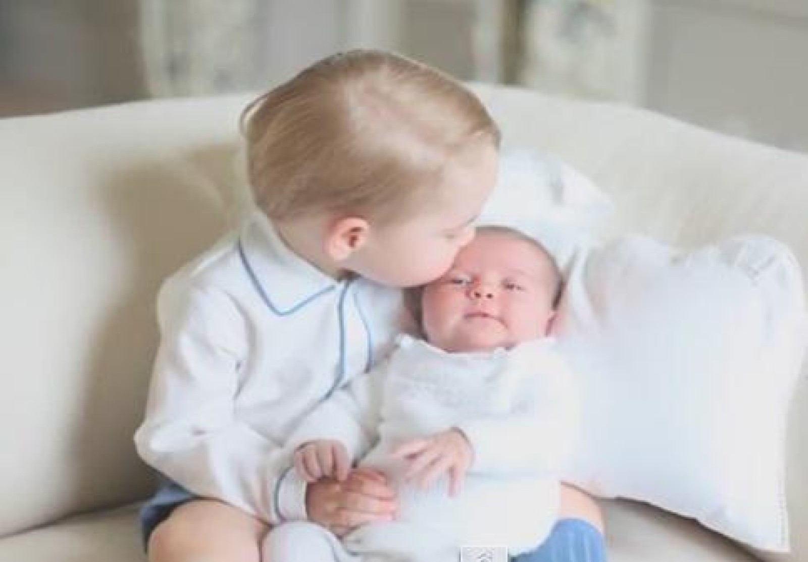 Poze cu prinţesa Charlotte şi Prinţul George al Marii Britanii