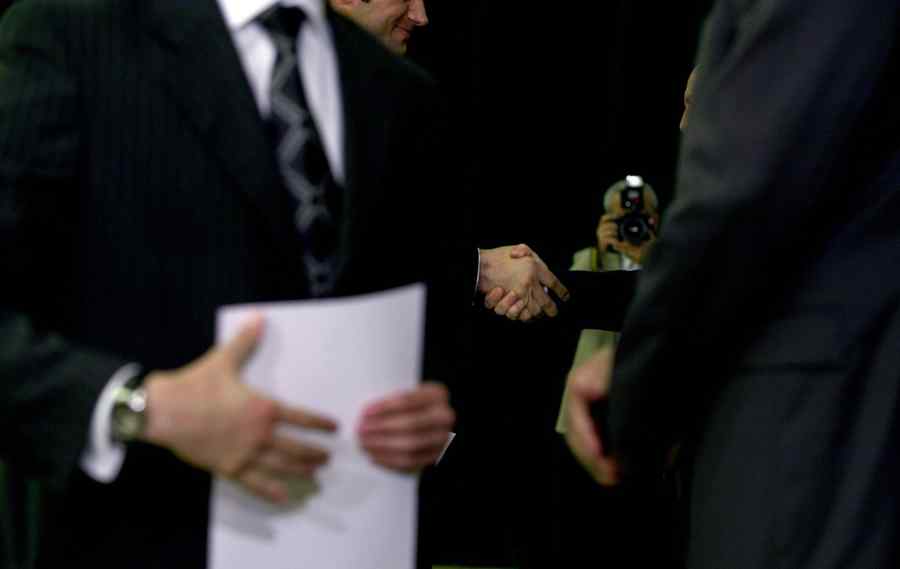 Om al lui Băsescu sare în barca Puterii