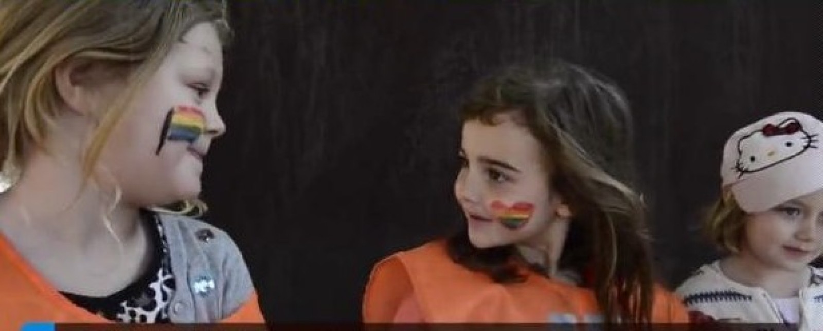Copii de grădiniţă, scoşi pe stradă la o  paradă gay