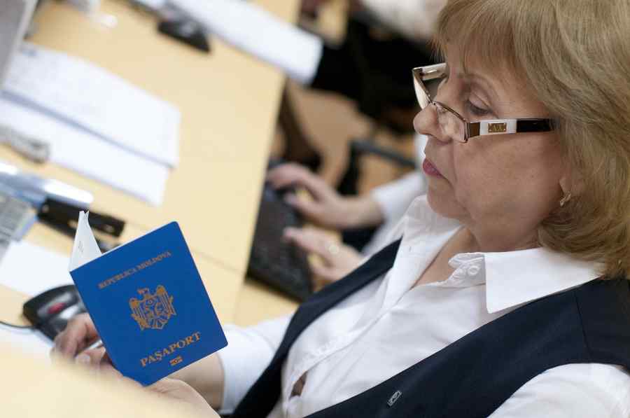 Românii pot intra până la urmă în Republica Moldova cu buletinul