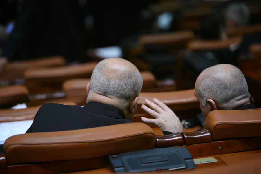 Decizie privind votul din parlament pentru Ungureanu